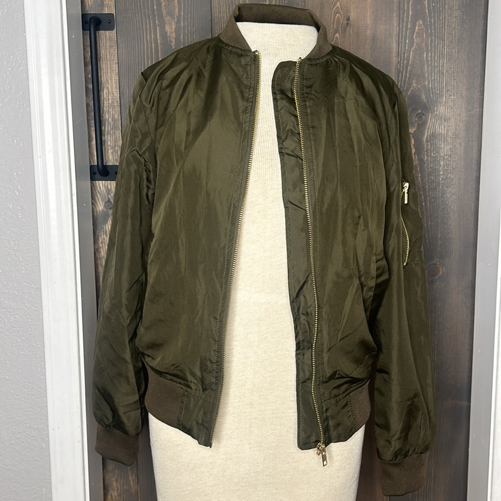 Green Jacket - Picture 2 of 7